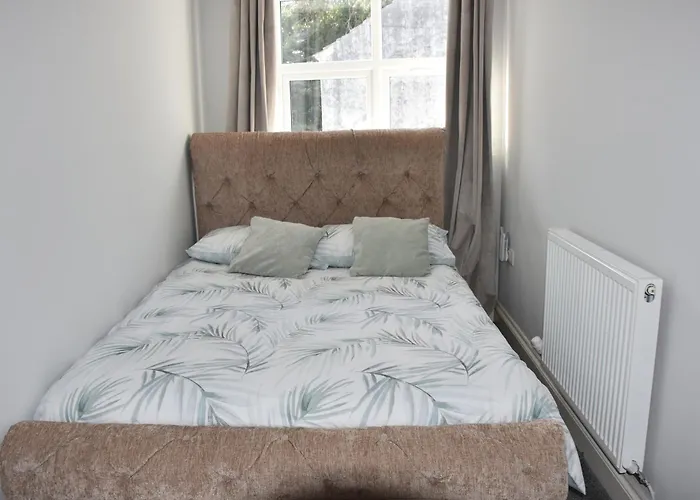 Milo's Place Is A From 아파트 *