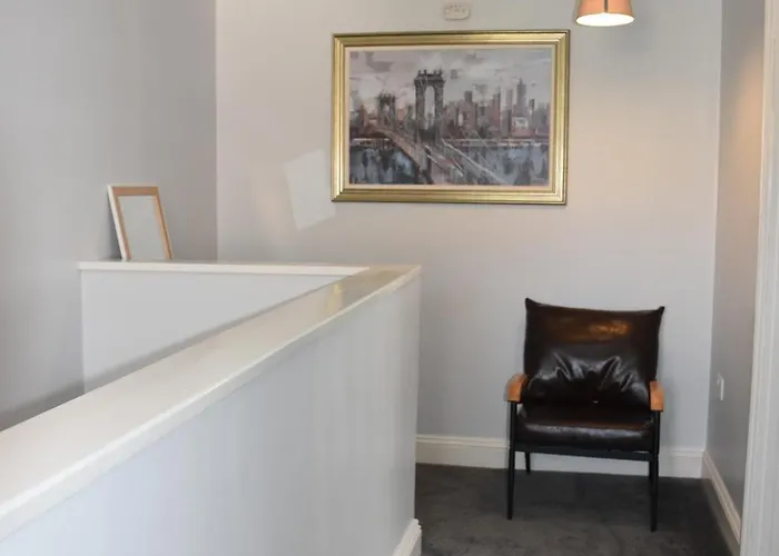 아파트 Milo's Place Is A From *